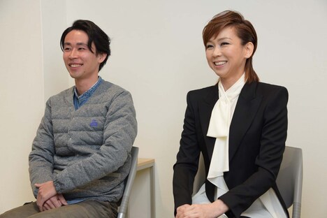 左から永野拓也、湖月わたる。