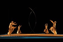 北九州芸術劇場×パリ市立劇場×山海塾 共同プロデュース 山海塾「Arc 薄明・薄暮」世界初演より。(c)Sankai Juku