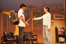 演劇集団キャラメルボックス2019スプリングツアー「スロウハイツの神様」より。（撮影：伊東和則）