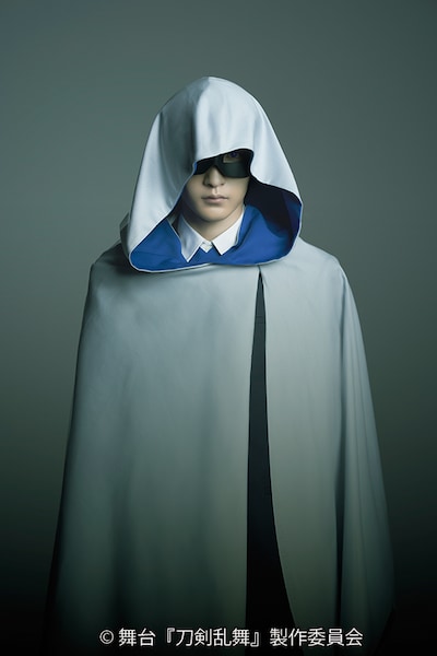 梅津瑞樹扮する謎の人物。