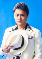 山田孝之扮するフレディ・ベンソン。