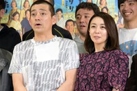 左から博多華丸、酒井美紀。