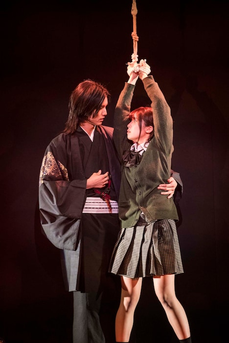 舞台版「BLACK BIRD」より。