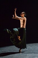 「カンパネラ」より。（撮影：鹿摩隆司）