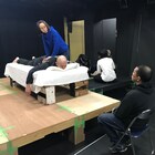 40分間の“マッサージサービス”描く、渡辺源四郎商店「背中から四十分」
