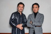 左から石丸幹二、池井戸潤。