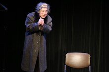 「イッセー尾形の妄ソー劇場 日替わりプラス1（文豪シリーズその2）」より、ニコライ・ゴーゴリ「外套」。