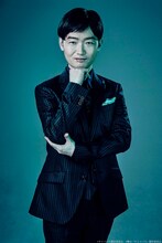 中村靖日扮する井口匡一郎。