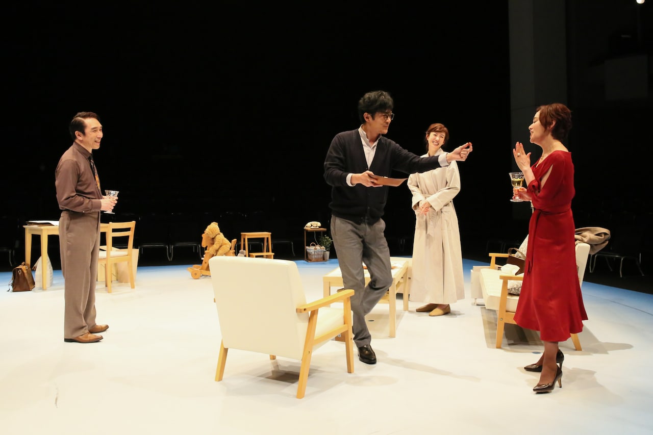 「LIFE LIFE LIFE～人生の3つのヴァージョン～」より。（撮影：宮川舞子）