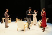 「LIFE LIFE LIFE~人生の3つのヴァージョン~」より。(撮影:宮川舞子)