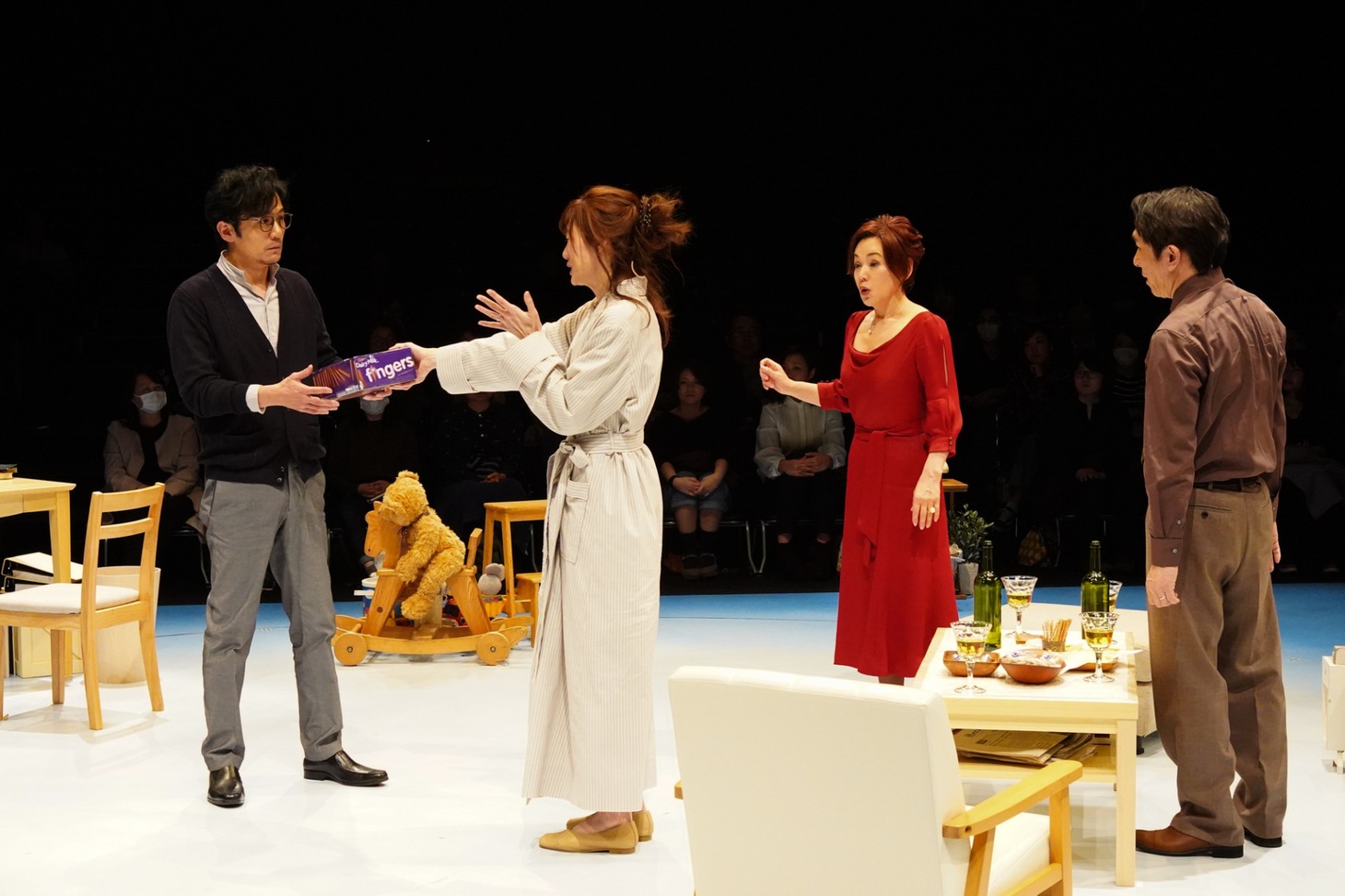 「LIFE LIFE LIFE～人生の3つのヴァージョン～」より。（撮影：宮川舞子）