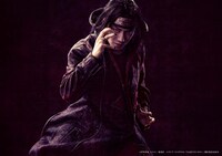 良知真次扮するうちはイタチ。