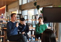 左からエティエンヌ・ビドー＝レイ、ジゼル・ヴィエンヌ。