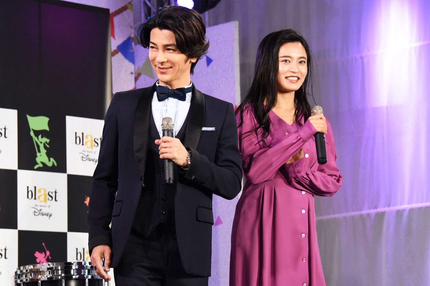 左から武田真治、小島瑠璃子。