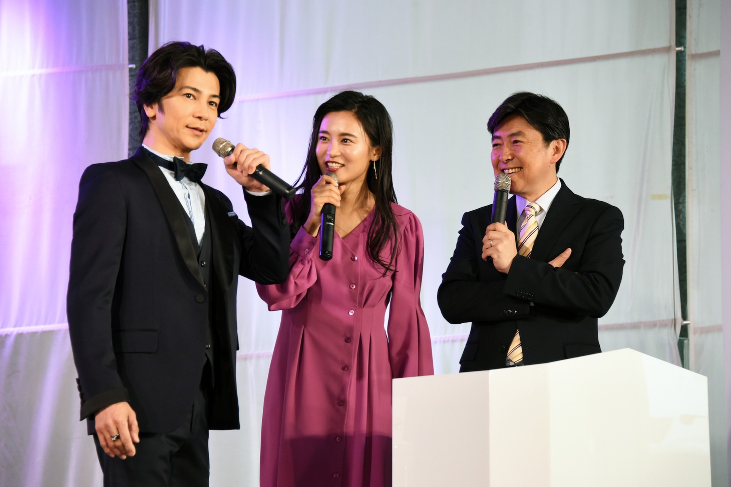 左から武田真治、小島瑠璃子、笠井信輔アナウンサー。