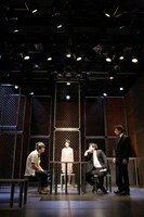 2015年上演のMCR「死んだらさすがに愛しく思え」より。（撮影：保坂萌）