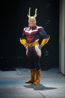 岩永洋昭演じるオールマイト（マッスルフォーム）。