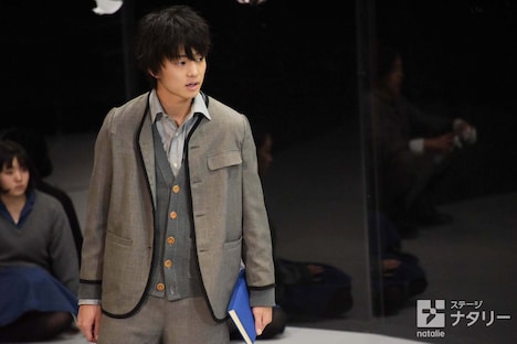 KAAT神奈川芸術劇場プロデュース「春のめざめ」より。