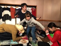 マチルダアパルトマン「舞い上がれ、レジャーシート」より。