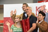 後列はひのあらた。前列左からソニン、ジェリー・ミッチェル、小池徹平。