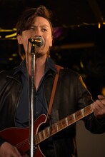 加藤和樹演じるジョン・レノン。