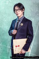 吉村和紘扮する峰岸誠司。