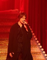 WOWOWライブ「オリジナルミュージカルコメディ 福田雄一×井上芳雄『グリーン＆ブラックス』」#25より、浦井健治。