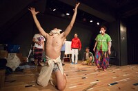 平泳ぎ本店 第6回公演「SAKURA no SONO～平泳ぎ本店 SPECIAL EDITION～」より。（撮影：北原美喜男）