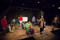 平泳ぎ本店 第6回公演「SAKURA no SONO～平泳ぎ本店 SPECIAL EDITION～」より。（撮影：北原美喜男）