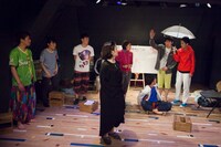 平泳ぎ本店 第6回公演「SAKURA no SONO～平泳ぎ本店 SPECIAL EDITION～」より。（撮影：北原美喜男）