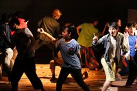 平泳ぎ本店 第6回公演「SAKURA no SONO～平泳ぎ本店 SPECIAL EDITION～」より。（撮影：北原美喜男）