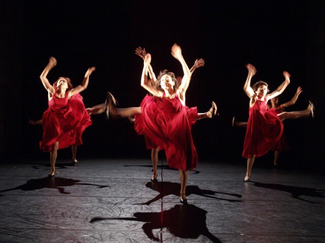 BATIK、急な坂スタジオで年間100回の公演に挑戦「100会」