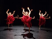 BATIK過去公演より。（撮影：斉藤巧一郎）