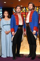 ミュージカル「レ・ミゼラブル」囲み取材より、左から濱田めぐみ、福井晶一、吉原光夫。