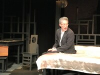 渡辺源四郎商店 第31回公演「背中から四十分」より。（提供：渡辺源四郎商店）