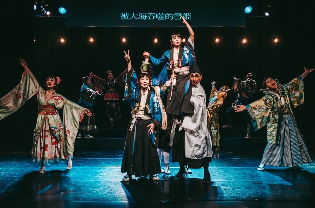 シアターRAKU「女の平和～不思議な国のエロス～」台湾公演の様子。