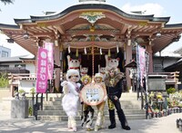 東京・今戸神社を参拝したミュージカル「キャッツ」のキャスト。