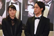 左から矢島舞美、味方良介。