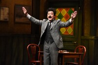 川平慈英演じるアインシュタイン。