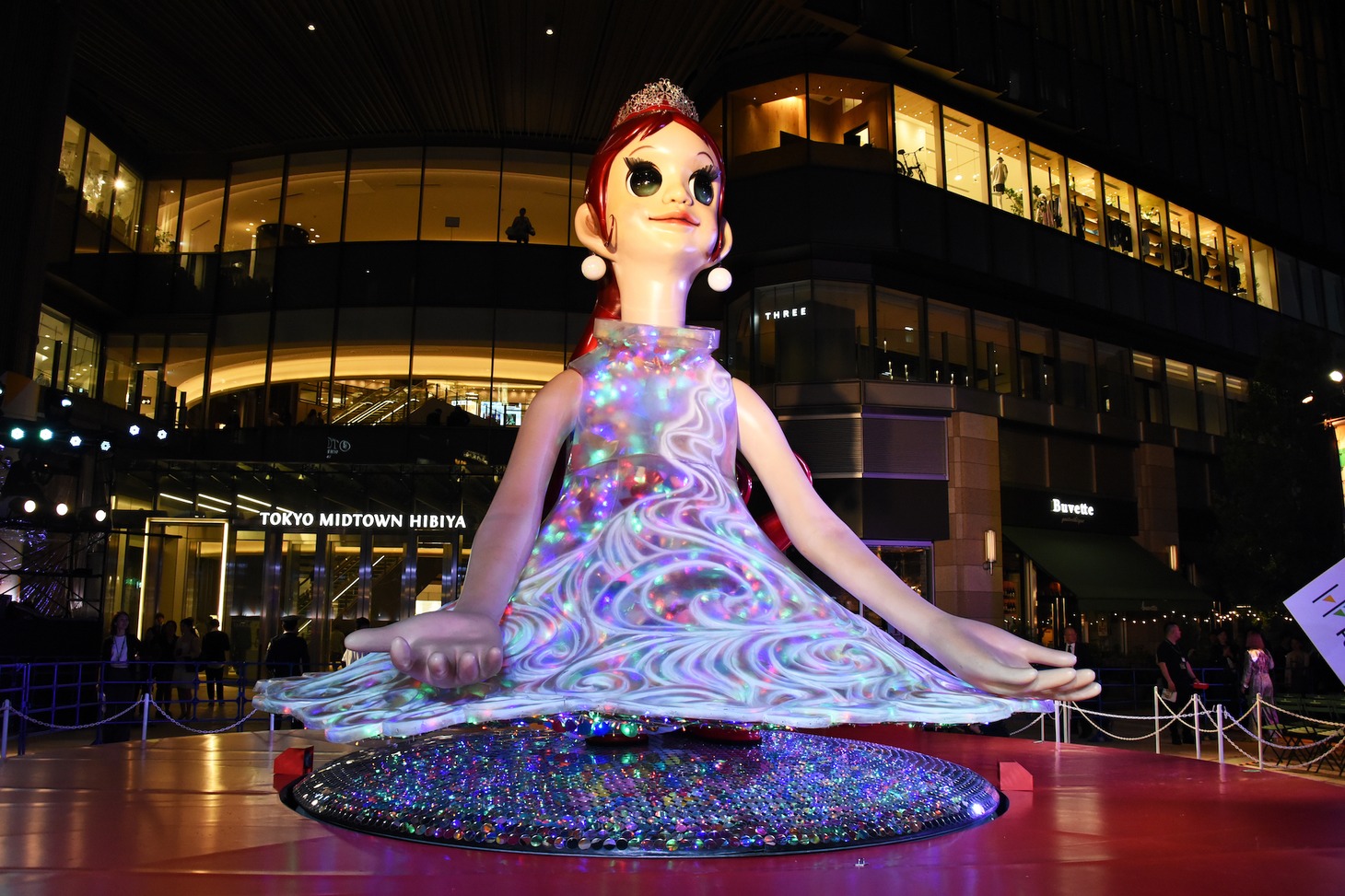 ヤノベケンジが手がけた「Hibiya Festival」のシンボルオブジェ・Flora。
