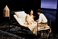世田谷パブリックシアター「熱帯樹」より。（撮影：細野晋司）