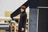 「COCOON 月の翳り星ひとつ」稽古の様子。荒木宏文。