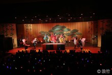 「南座新開場記念『京都ミライマツリ2019』Supported by SUNTORY」より、「きゃりーかぶきかぶき」の様子。(c)松竹