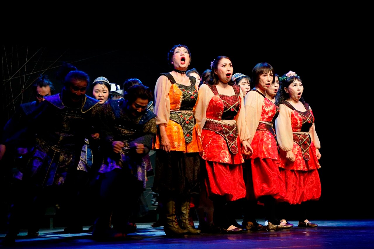 シアターRAKU「女の平和～不思議な国のエロス～」より。(c)横田敦史