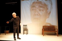 「火曜日はスーパーへ」より。（撮影：加藤英弘）