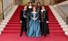 前列左から高木雄也、大地真央、長野博。後列左から樹里咲穂、西岡徳馬。