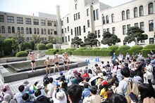 劇団 短距離男道ミサイルのパフォーマンス。（撮影：山口真由子）