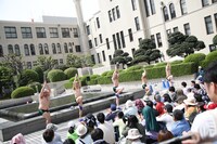 劇団 短距離男道ミサイルのパフォーマンス。（撮影：山口真由子）