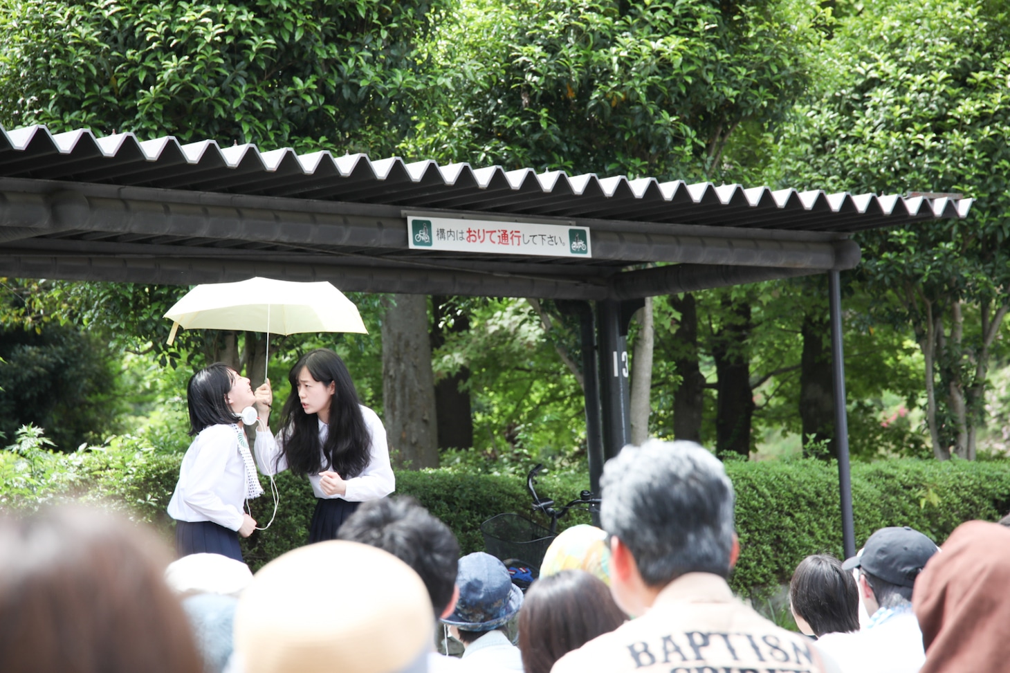 ロロのパフォーマンス。（撮影：山口真由子）