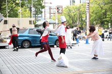 梅棒のパフォーマンス。（撮影：山口真由子）